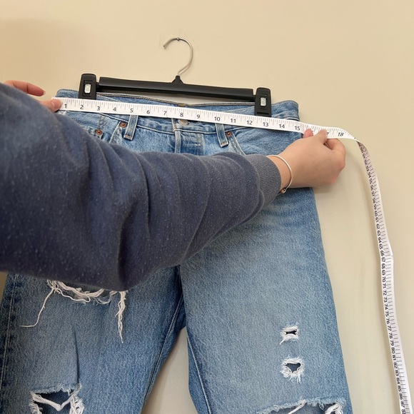 Levi’s 501 Women’s Straight Leg Ripped Jeans Size 28 - Picture 3 of 10